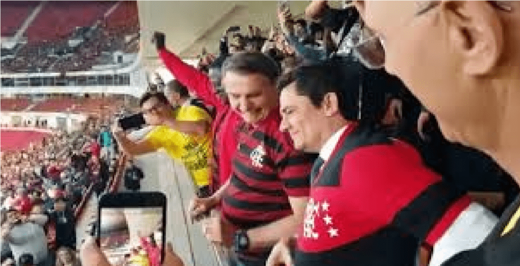 Sergio Moro é ovacionado ao lado de Bolsonaro durante jogo do Flamengo