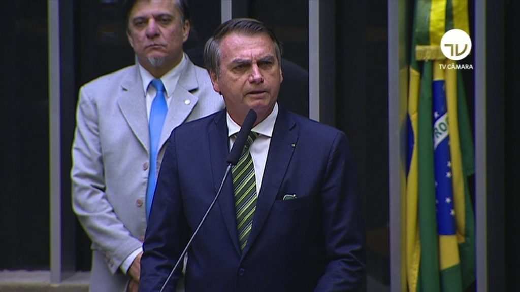 Bolsonaro diz que críticas a seu filho Eduardo na embaixada mostra que ele é a pessoa adequada ao posto