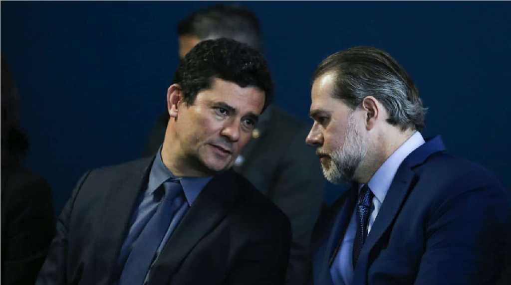 Sérgio Moro avisa Toffoli sobre 'ataque hacker' a celulares de ministros