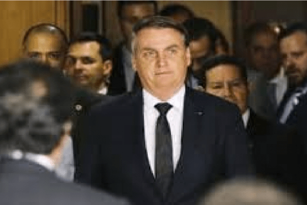Bolsonaro faz discurso agradecendo a eleitores e diz "Lá na frente, todos votarão, tenho certeza"