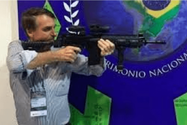 Presidente Bolsonaro pede apoio à população contra veto ao decreto das armas