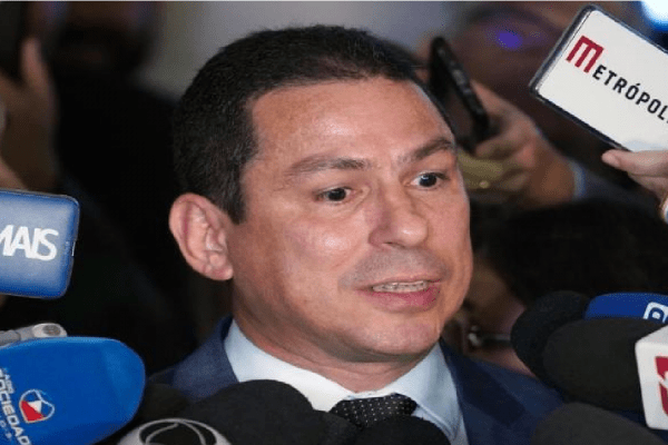 Presidente da Comissão Especial da Previdência diz: "Por Guedes não tenho mais respeito"
