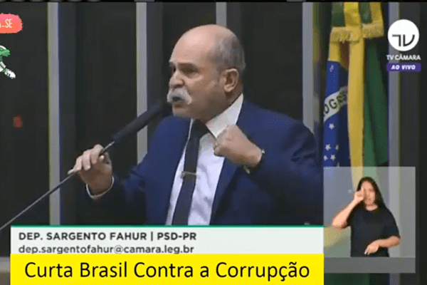 "Sérgio Moro é reserva moral do Brasil" diz sargento Fahur ao parabenizar Presidente Bolsonaro