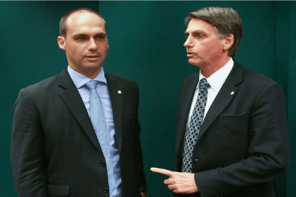 Bolsonaro convida seu filho Eduardo para assumir a embaixada brasileira nos EUA