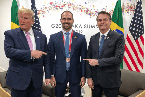 Trump elogia filho de Bolsonaro para assumir embaixada Considero extraordinário