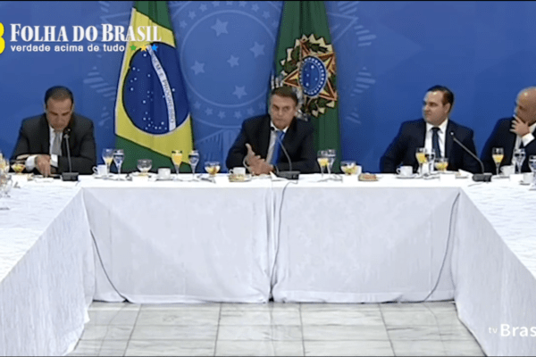 Bolsonaro diz que o Brasil está saindo do buraco que o PT o colocou