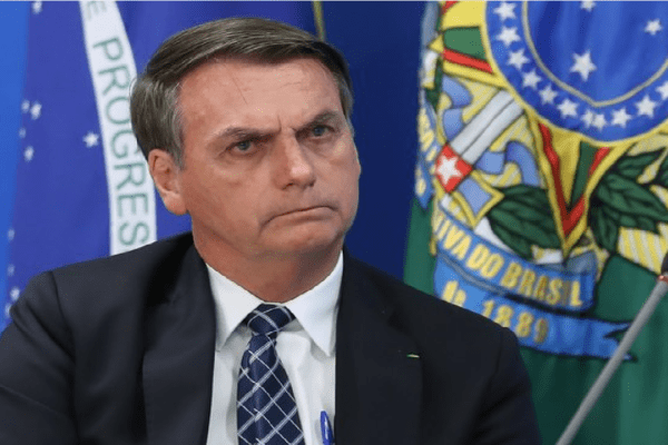 Bolsonaro rebate críticas de Macron sobre queimadas na Amazônia