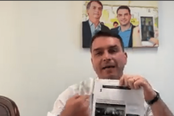 Flávio Bolsonaro detona Rede Globo e escracha imprensa esquerdista
