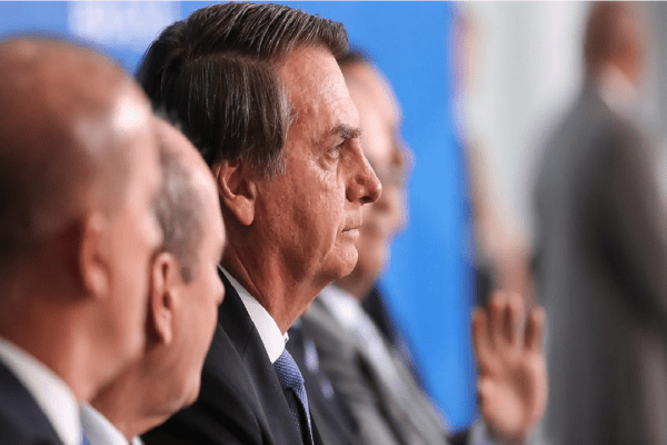 Presidente Jair Bolsonaro deve anunciar nesta tarde o novo PGR