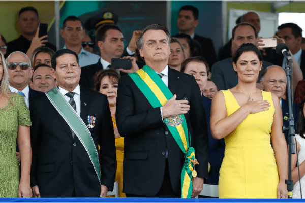 Bolsonaro participa pela 1ª vez de desfile de 7 de setembro como presidente