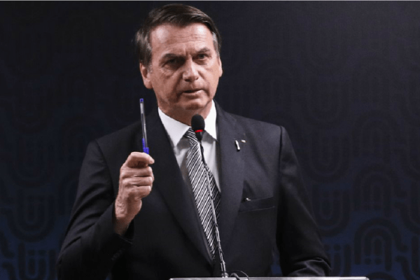 Governo prepara projeto para reduzir gastos com energia elétrica diz Bolsonaro