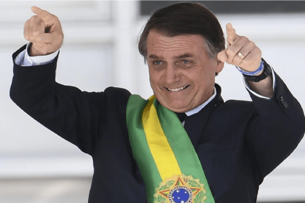 Bolsonaro anuncia que suspensão de radares móveis reduziu mortes e multas