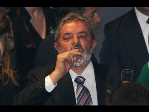 Lula jura que não bebe nenhuma gota de álcool há mais de 40 anos