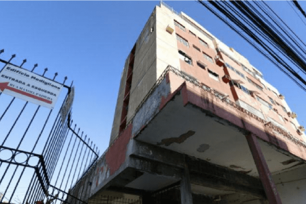 Em Fortaleza: prédio com risco de desabamento é interditado por Defesa Civil