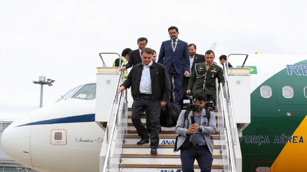 Presidente Bolsonaro retorna à Brasília após viagem a países da Ásia