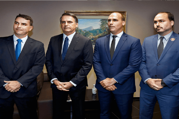 Família Bolsonaro criticam liberdade de condenados depois da decisão do STF