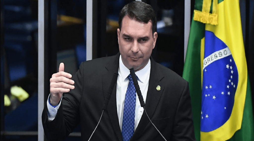 Flávio Bolsonaro diz que coleta de assinaturas do Aliança pelo Brasil inicia dia 21