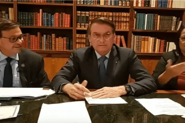 Jair Bolsonaro: Não doem dinheiro pra ONG
