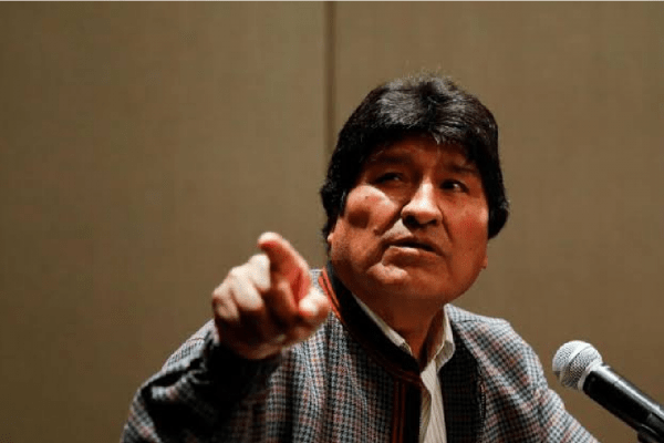Morales diz ter sofrido ataque fracassado em viagem de helicóptero