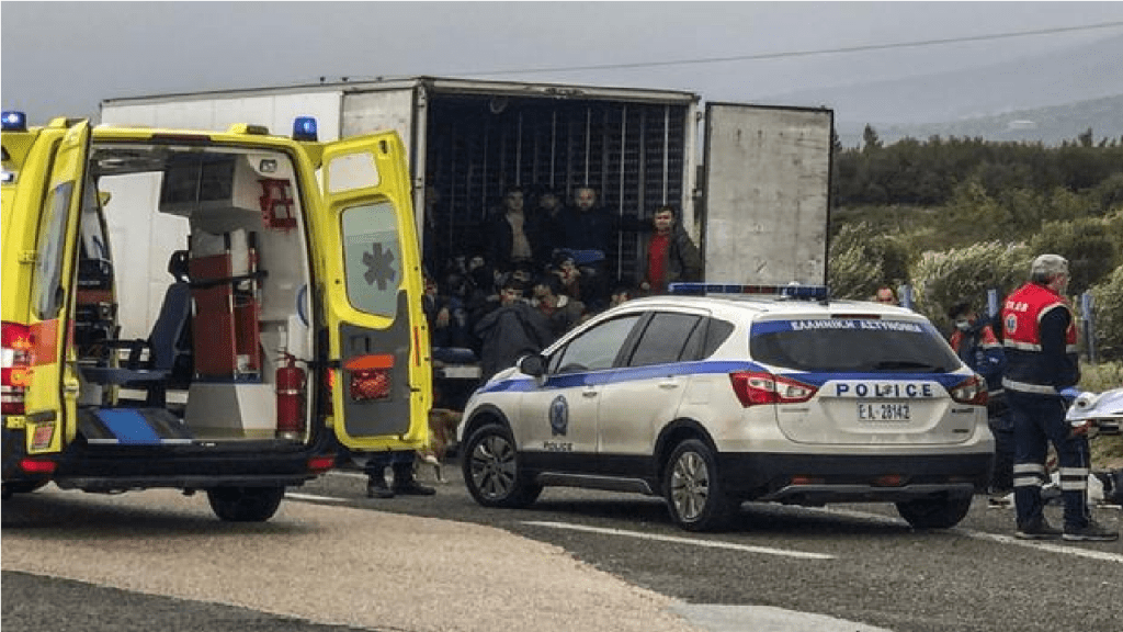 Polícia encontra caminhão refrigerado com 41 imigrantes vivos