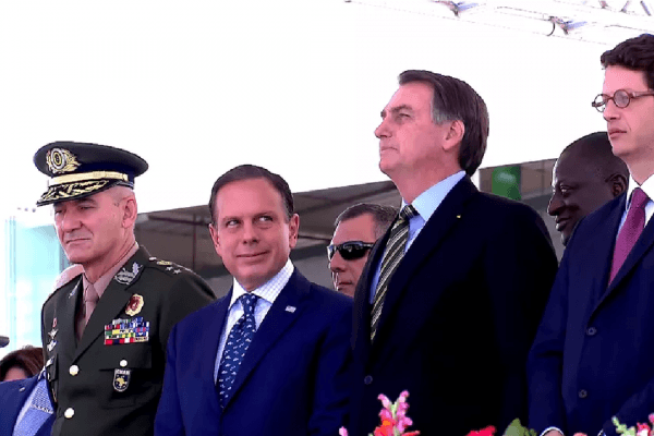 Presidente Bolsonaro participa de formatura de sargentos em MG