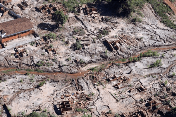 Samarco quer cancelar cadastros de atingidos por rompimento de barragem