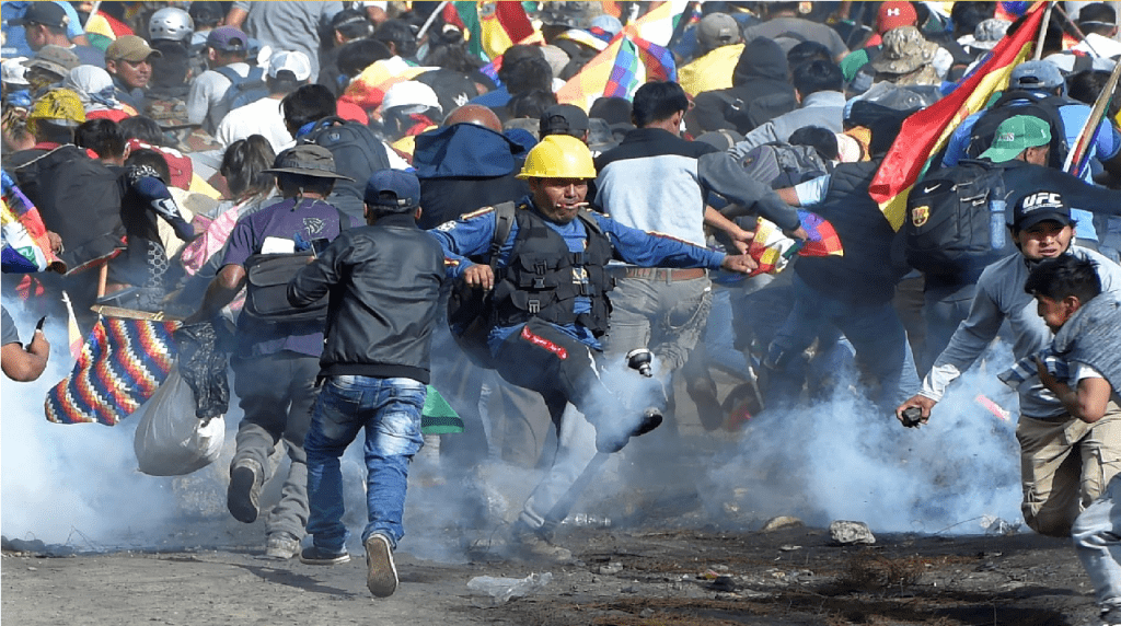 Sobe para 32 o número de mortes em protestos na Bolívia