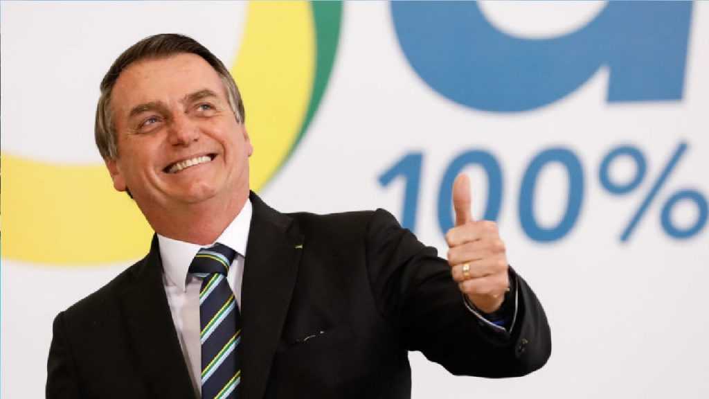 Após acidente doméstico, Bolsonaro recebe alta hospitalar