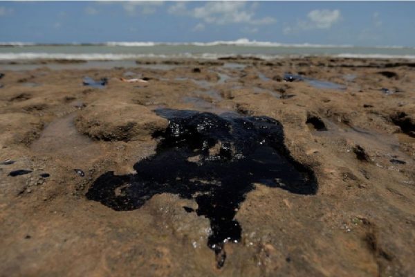 Marinha diz não ter provas sobre responsável por derramamento de óleo