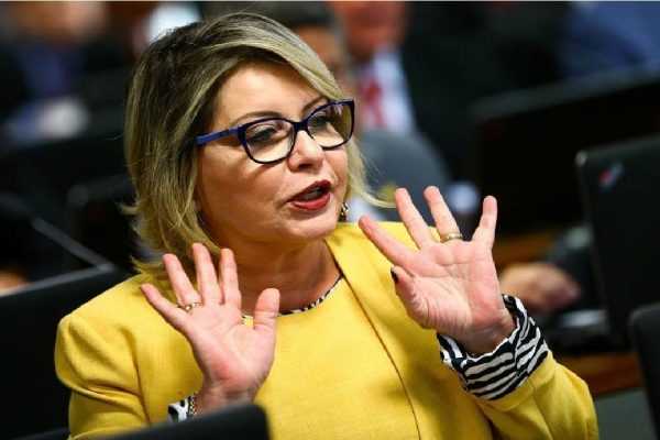 Senadora juíza Selma Arruda tem mandato cassado por TSE