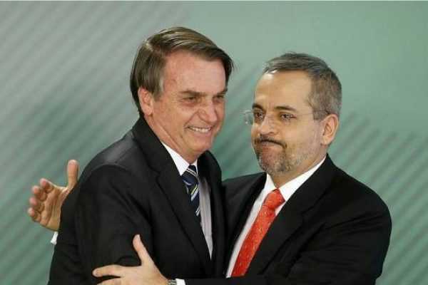 Bolsonaro nega troca de ministros e elogia Weintraub: "excelente"