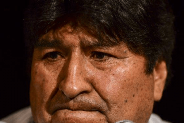 Governo interino da Bolívia emite ordem de prisão contra Evo Morales