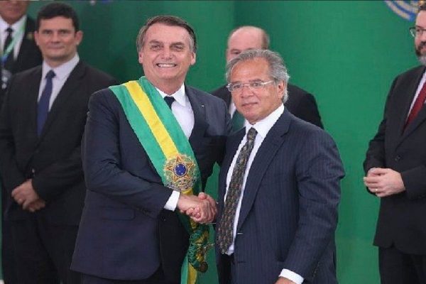 Paulo Guedes afirma estar satisfeito com apoio de Bolsonaro "Estou super feliz"