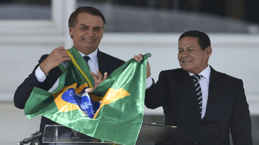 Hamilton Mourão cita Brasil solução, não problema durante entrevista