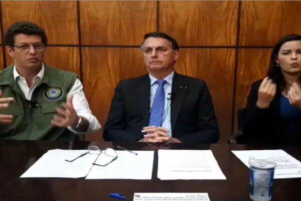 "Eu assumi este compromisso: não entrar em eleições municipais" diz Bolsonaro