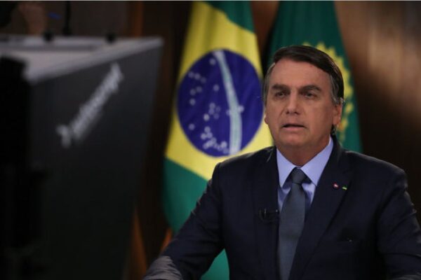 Bolsonaro diz que trata crime ambiental com "tolerância zero"