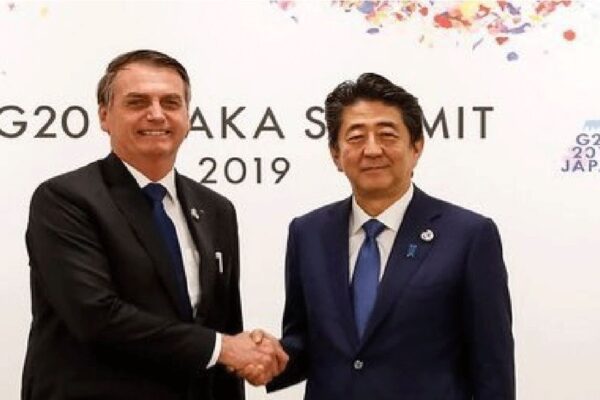 Bolsonaro se solidariza com primeiro-ministro do Japão Shinzo Abe