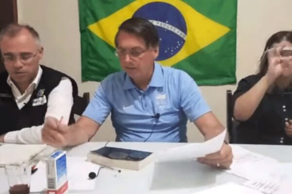 Bolsonaro critica projeto que determina prisão para quem não usar máscara: "Se matar não vai preso"