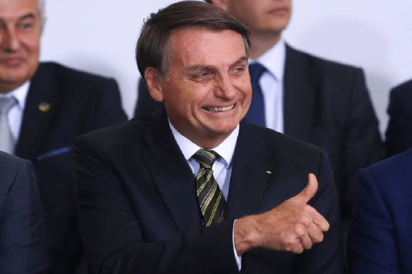 Presidente Bolsonaro parabeniza STF por liberar vendas de refinarias
