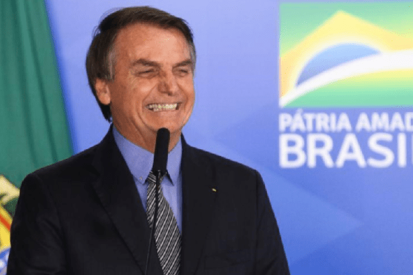 “Eu não dou dinheiro a vocês, não tem grana pra vocês, parem de patifaria” diz Presidente à Rede Globo