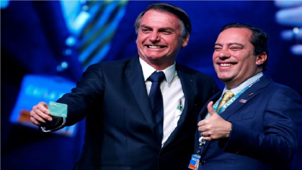 Bolsonaro participa de Cerimônia Alusiva à Marca de 100 milhões de Poupanças Sociais Digitais CAIXA