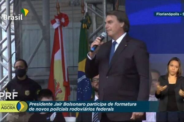 "Com garra, determinação e humildade, nós atingiremos os nossos objetivos" diz Bolsonaro