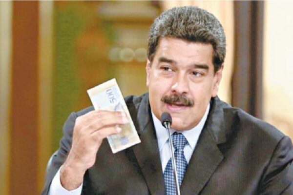 Em crise financeira, Nicolás Maduro anuncia fabricação de drones