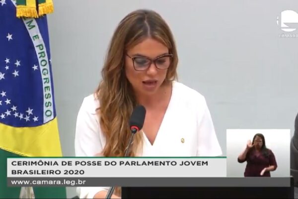 Parlamento Jovem Brasileiro dá posse a estudantes nesta sexta-feira