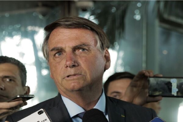 Presidente Bolsonaro cumpre agenda de reuniões nesta terça-feira