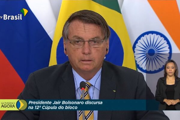 "OMS necessita urgentemente de reformas" diz Bolsonaro a Cúpula do BRICS