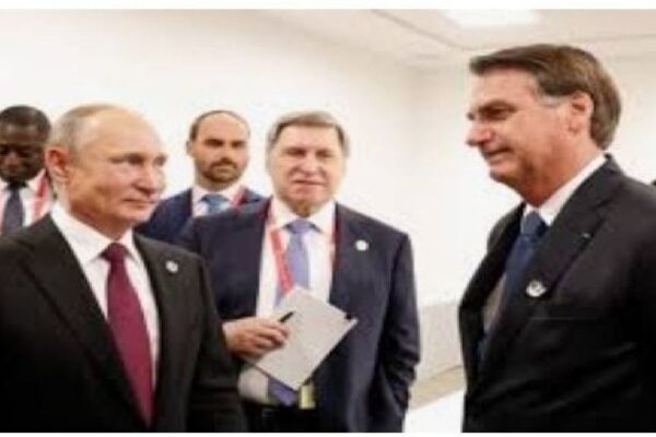 Putin elogia Bolsonaro e exalta "coragem e a grande força de vontade" do Presidente
