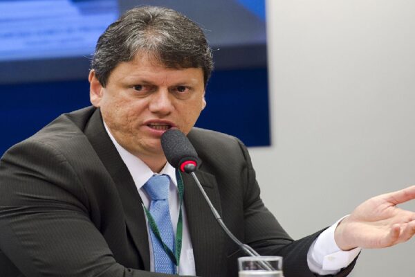 "Santos será o maior porto do hemisfério sul" diz ministro Tarcísio