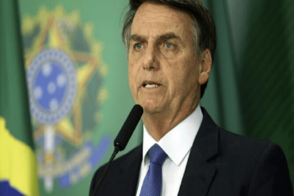 Bolsonaro promete ‘fim da farsa’ e revelações durante uma “live bombástica”