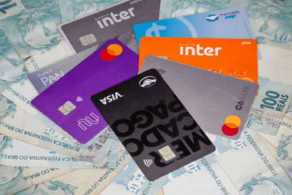 Alertas sobre saques em cartões de crédito consignados do INSS